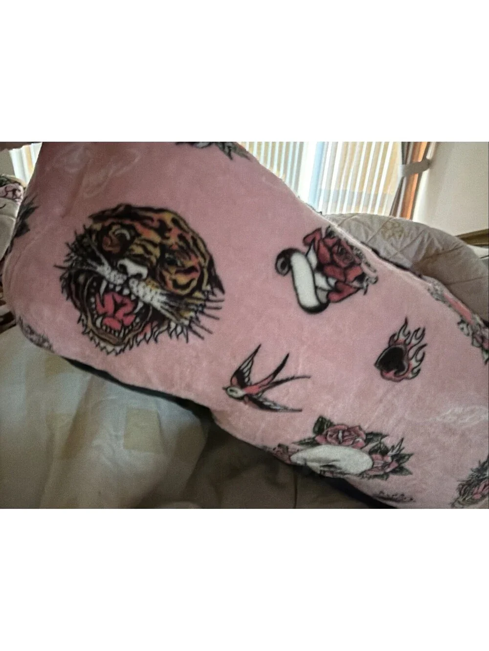 NWT Ed Hardy Pet Bed Pink Skull Rose Tattoo Plush Cuddler Cat Small Dog 20x16in